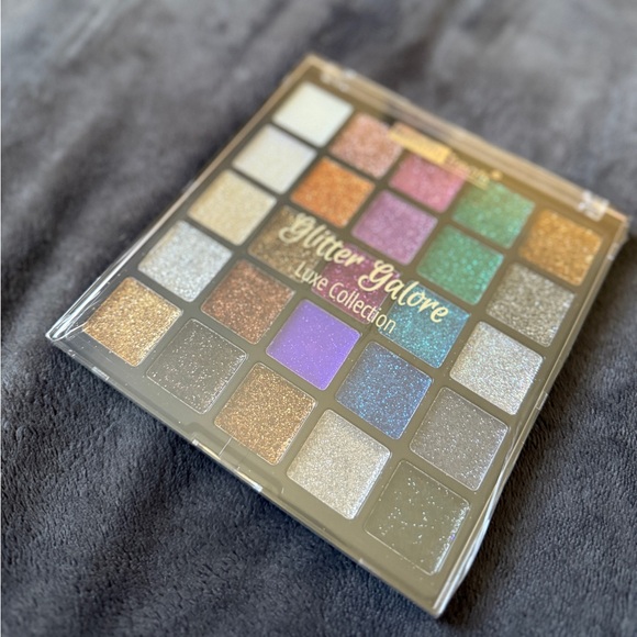 Beauty Treats Glitter Galore Luxe Collection Eyeshadow Palette – 25 Shades - Picture 2 of 4